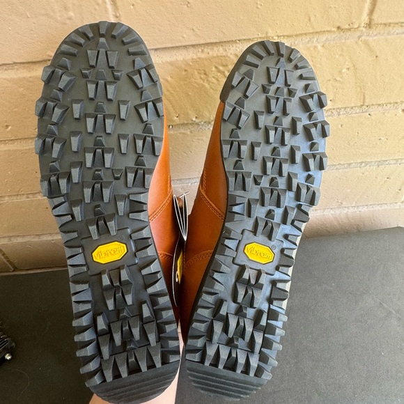 New Balance Rainier Low Hiking Leather boots - Picture 4 of 4